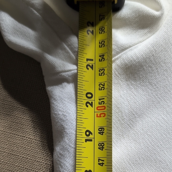 Abercrombie & Fitch White Cargo Shorts Relaxed Fit - Picture 4 of 9